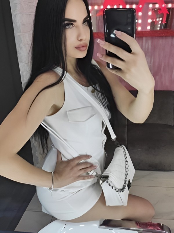 Юлия привлекательная девушка из Морозовска цена от 2500 руб