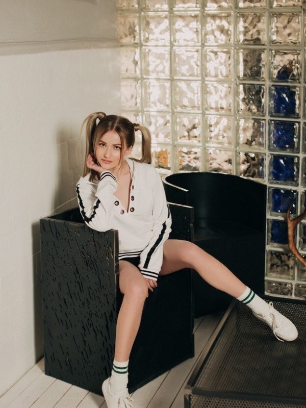 Роксана привлекательная девушка из Морозовска цена от 3500 руб